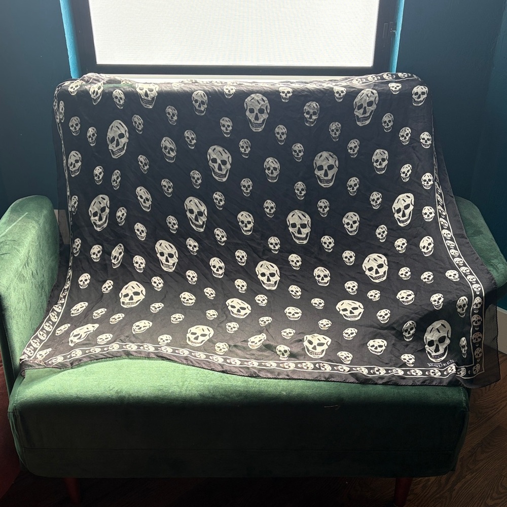 Alexander McQueen Silk Skull Scarf - Picture 3 of 11
